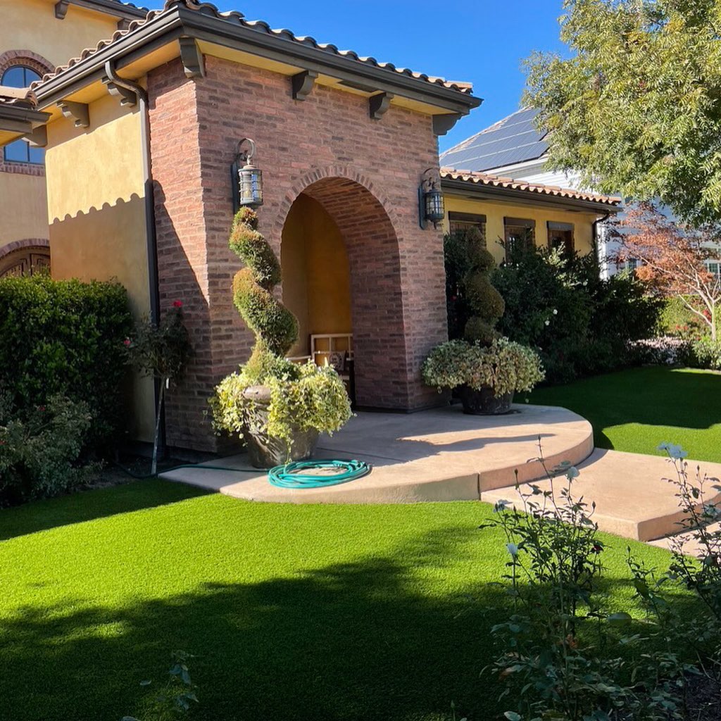 Entryway with artificial grass