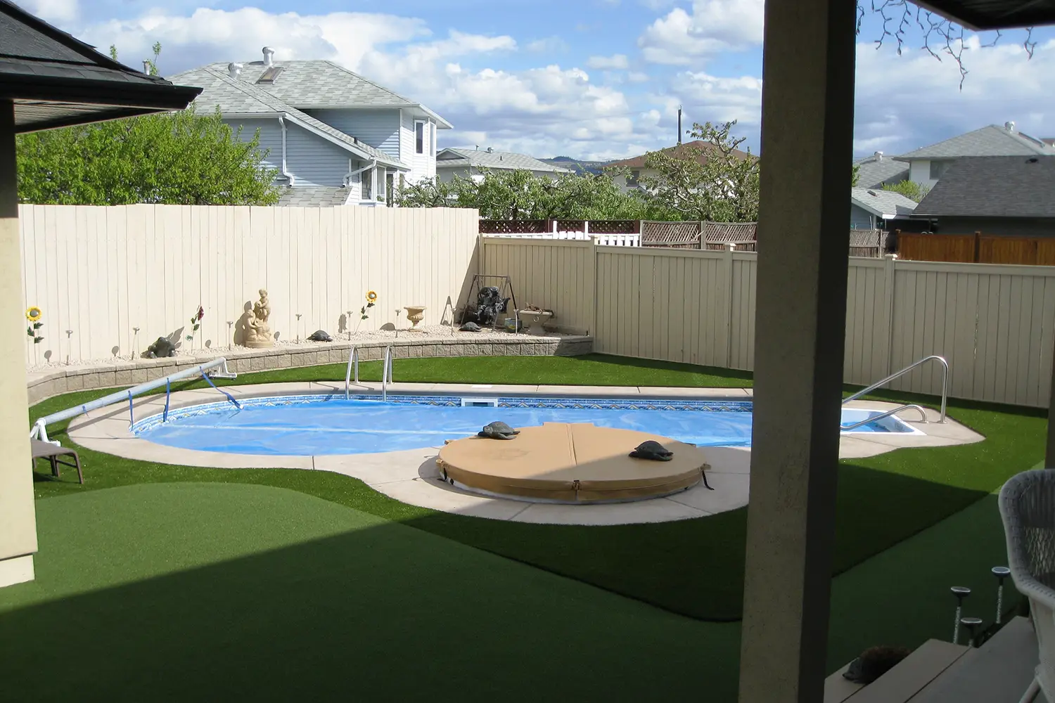 synlawn-sv-pool-area-artificial-grass-2 Artificial grass pool area from SYNLawn Silicon Valley