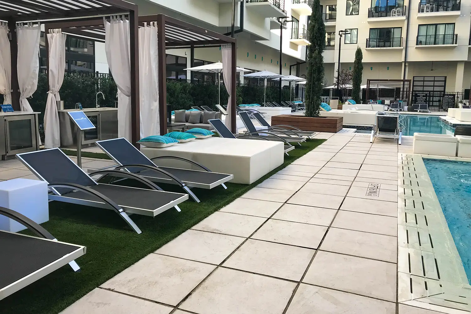synlawn-sv-pool-area-artificial-grass-5 Artificial grass pool area from SYNLawn Silicon Valley