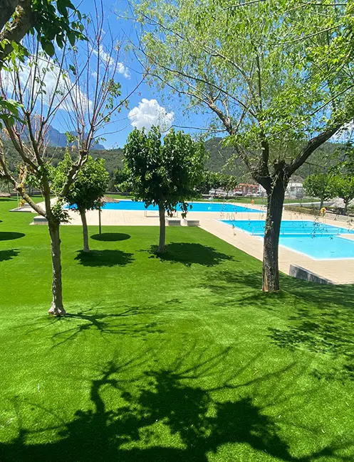 Artificial grass pool area installed by SYNLawn
