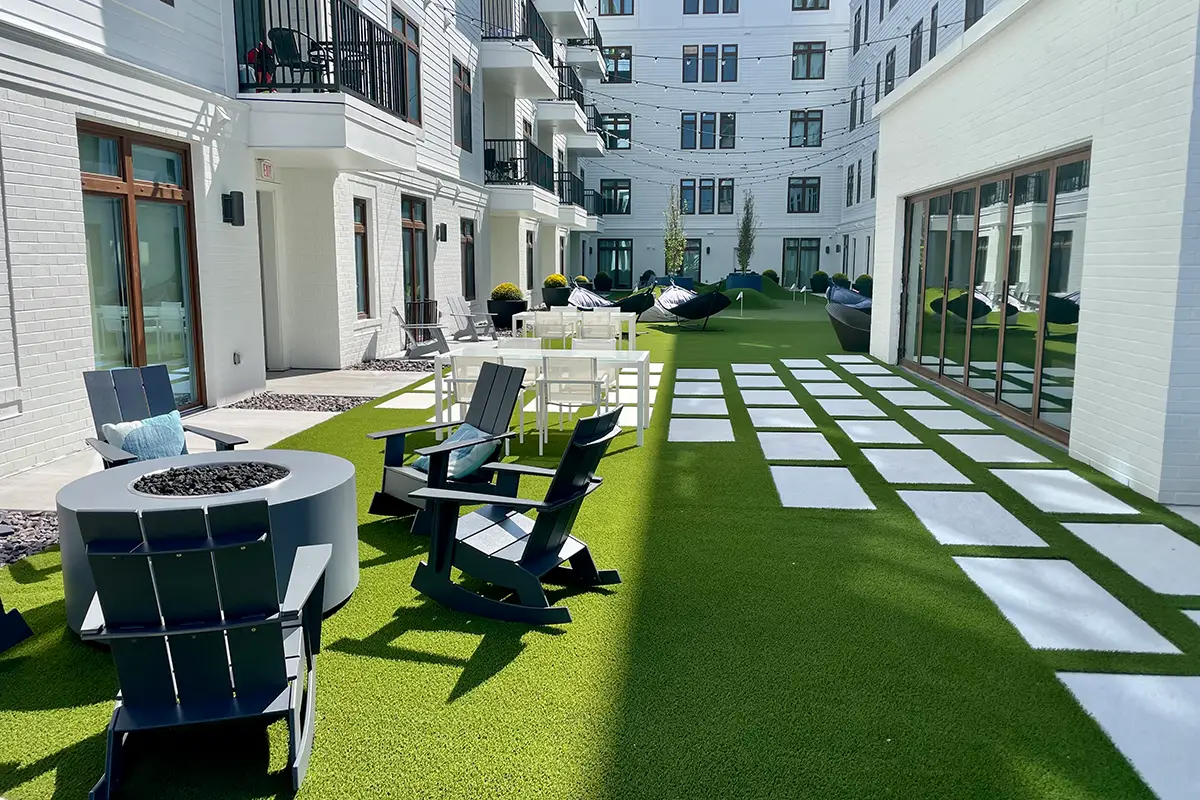 synlawn-sv-turf-installation-apartment-img